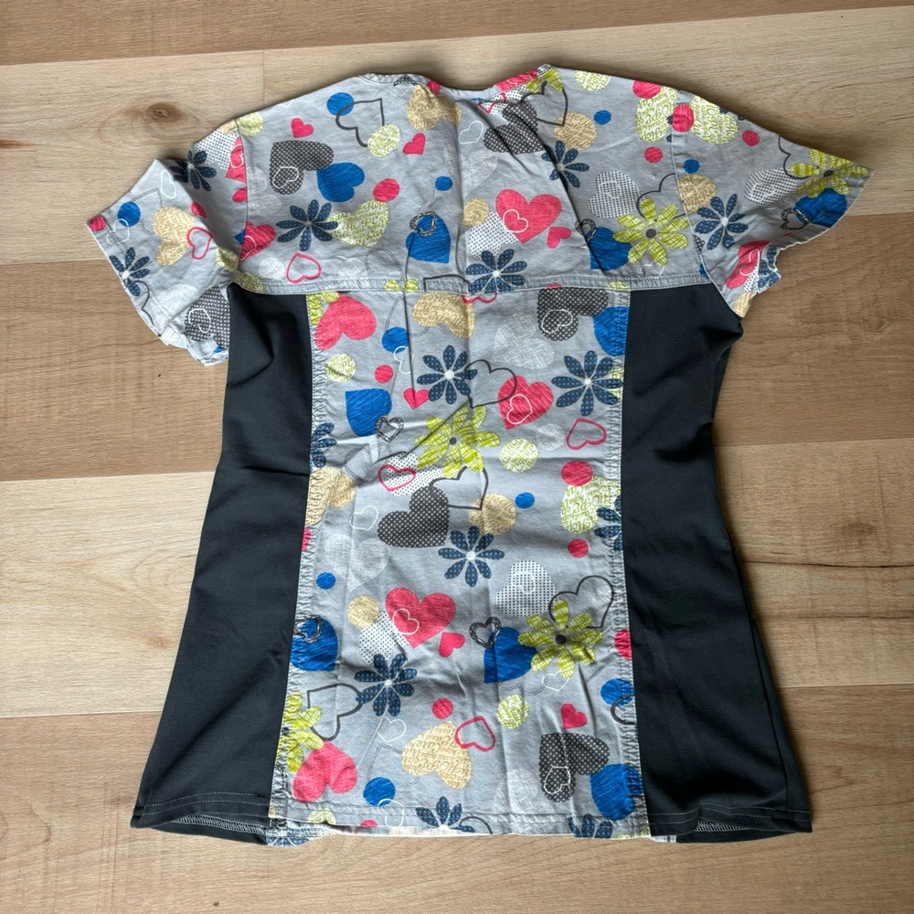 Scrub Top - Picture 2 of 3